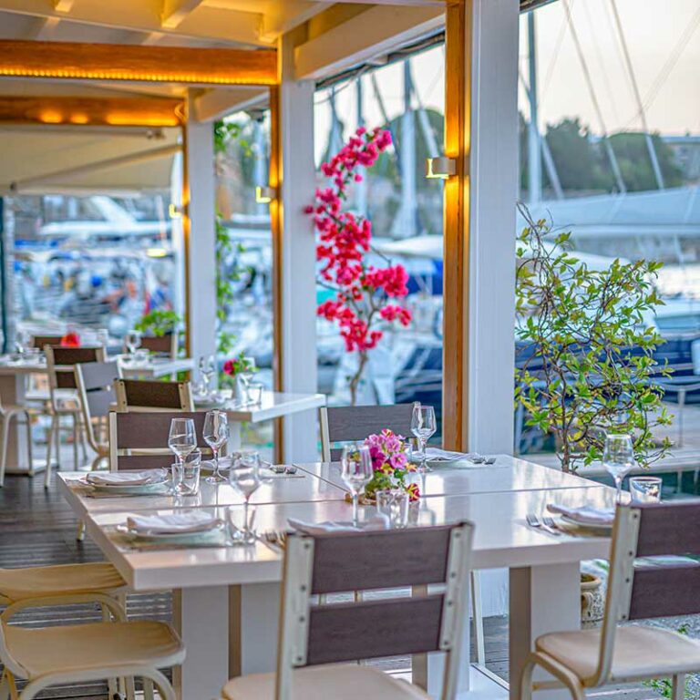 yacht club restaurant corfu